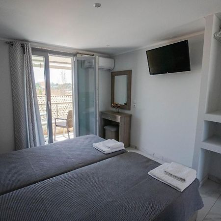 Golden Dolphin Studios & Apartments Alykes  Esterno foto