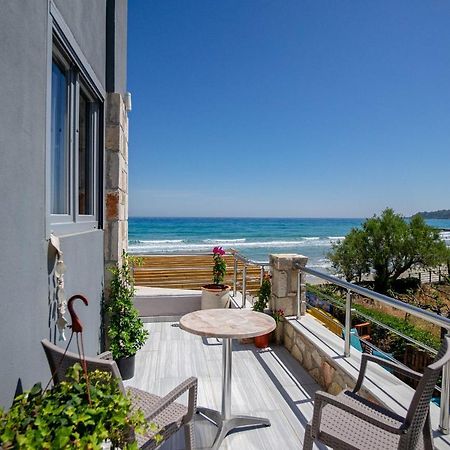 Golden Dolphin Studios & Apartments Alykes  Esterno foto