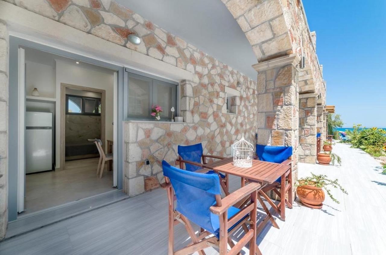 Golden Dolphin Studios & Apartments Alykes  Esterno foto
