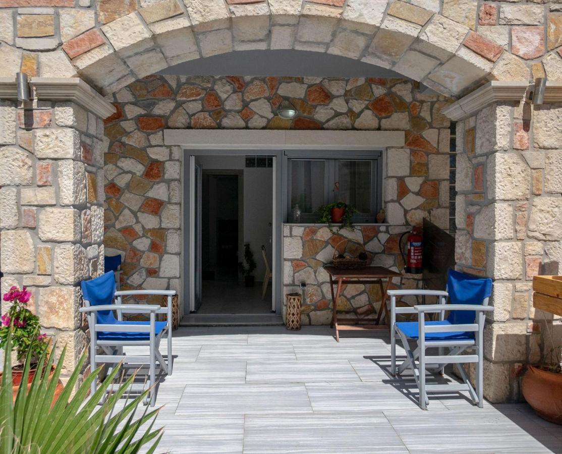 Golden Dolphin Studios & Apartments Alykes  Esterno foto