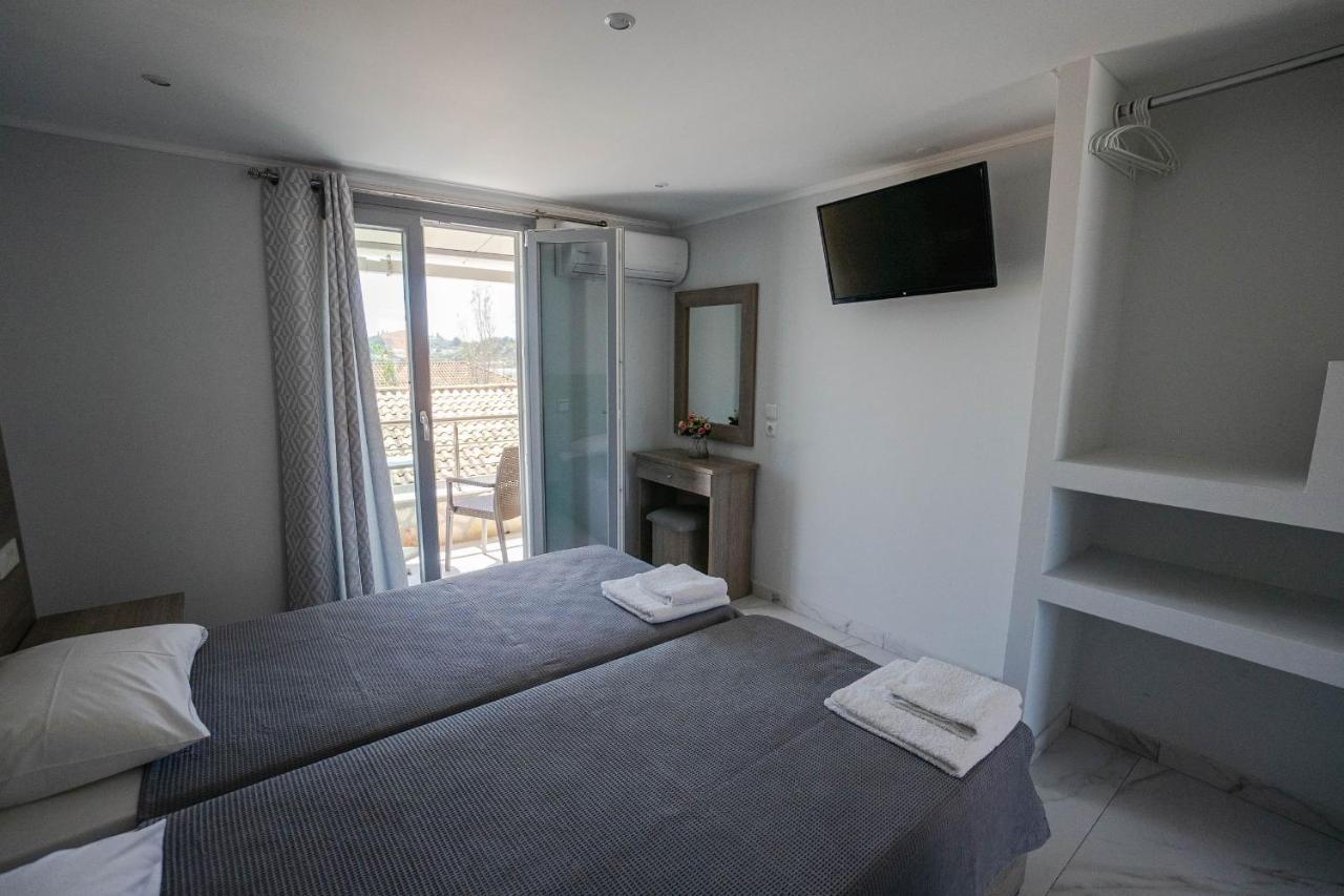 Golden Dolphin Studios & Apartments Alykes  Esterno foto
