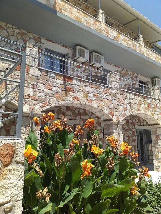 Golden Dolphin Studios & Apartments Alykes  Esterno foto