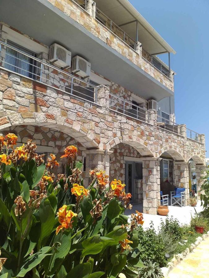 Golden Dolphin Studios & Apartments Alykes  Esterno foto