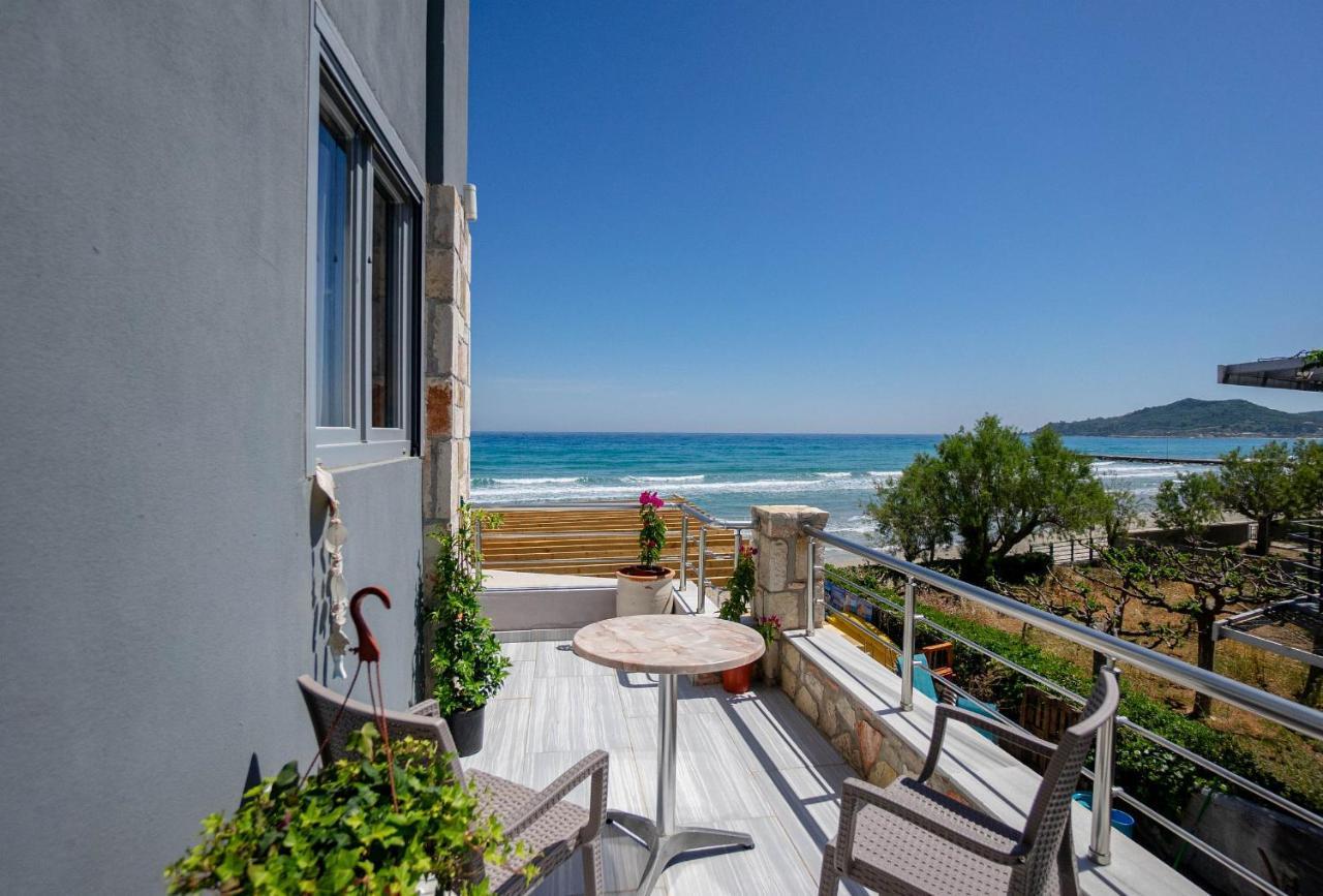 Golden Dolphin Studios & Apartments Alykes  Esterno foto